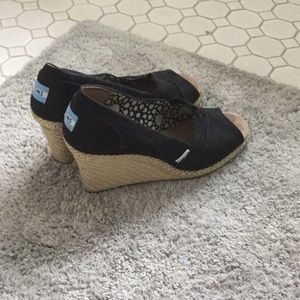 Toms wedges